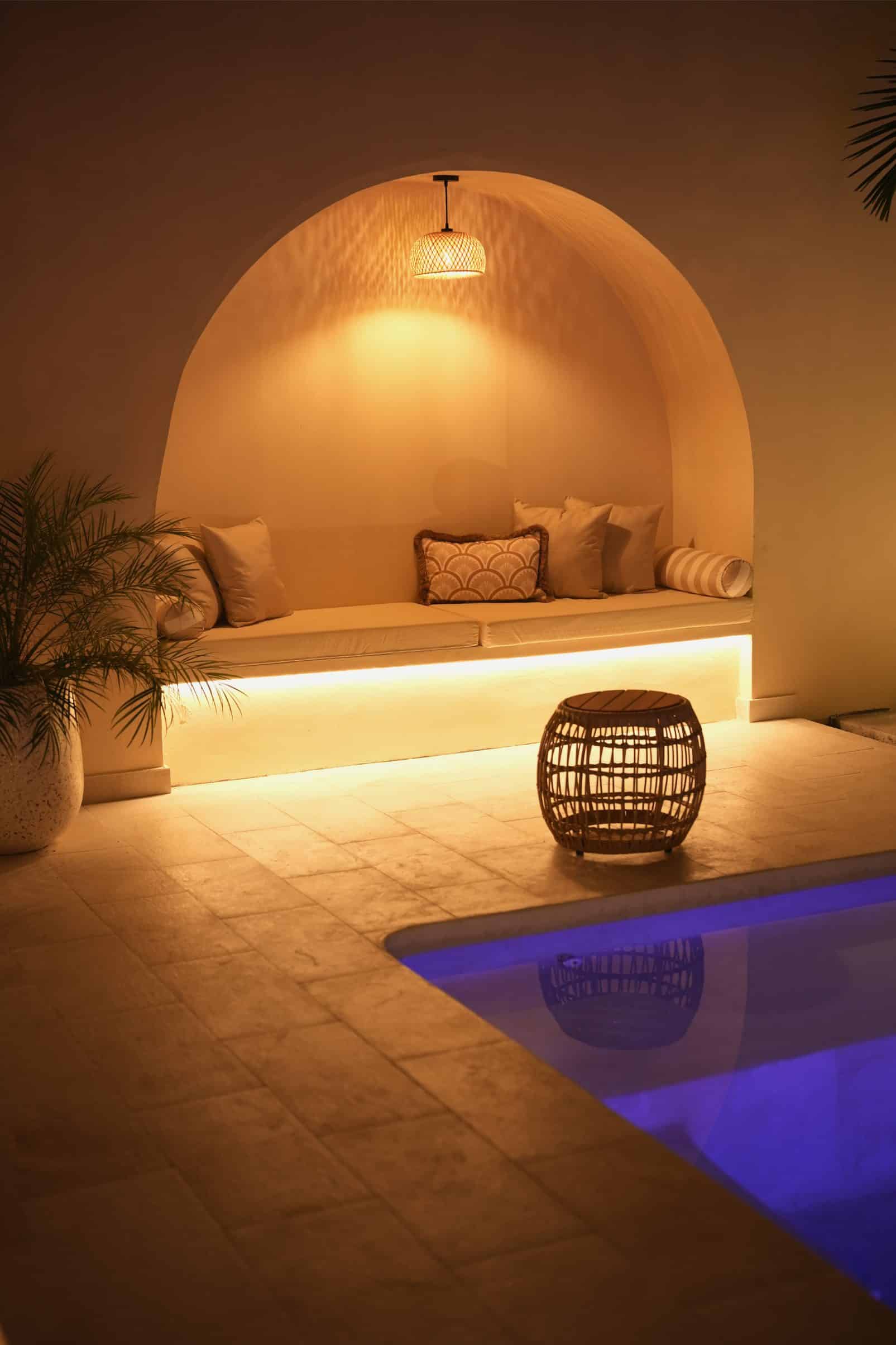 Ambiente nocturno en la cabaña de Nomara