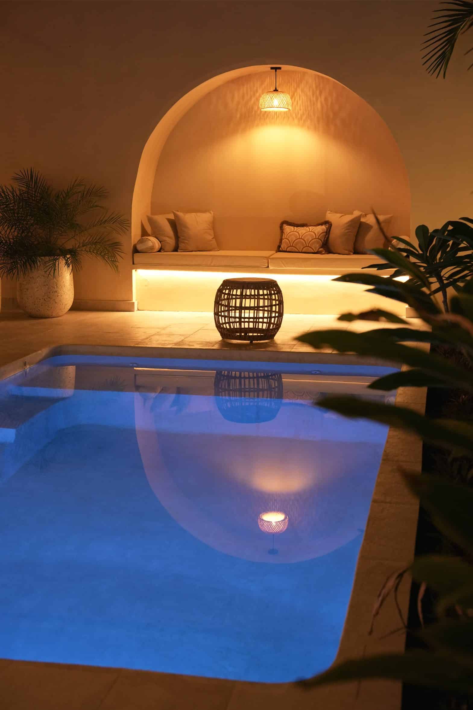 Piscina privada de Nomara de noche