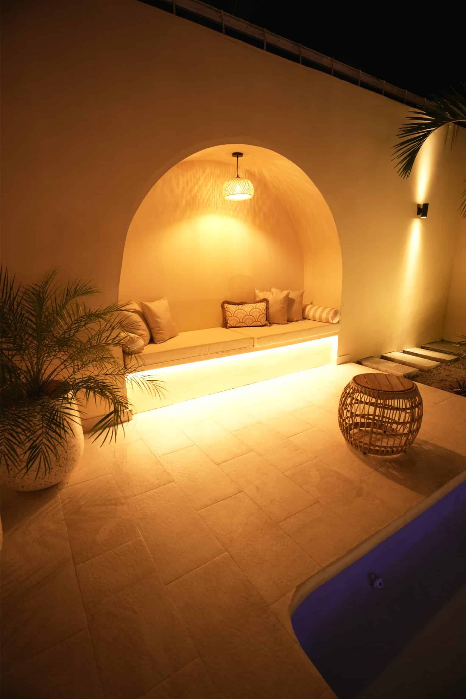 Interior cálido de la cabaña de Nomara