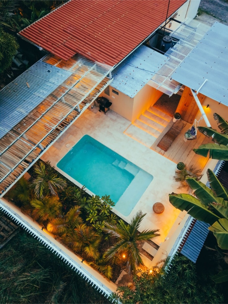 Piscina de Nomara desde arriba en la hora dorada